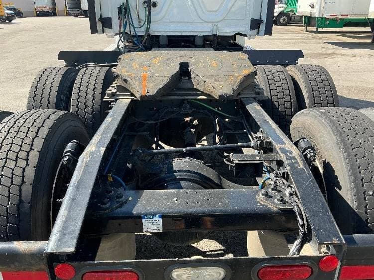 2021 Freightliner Cascadia image 11