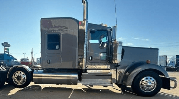 2020 Kenworth W9 Series image 5