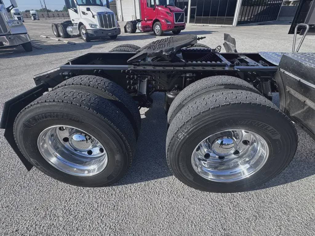 Used 2021 MACK Conventional - Sleeper Truck image 8