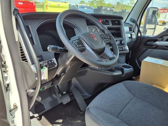 2025 Kenworth T880 image 7