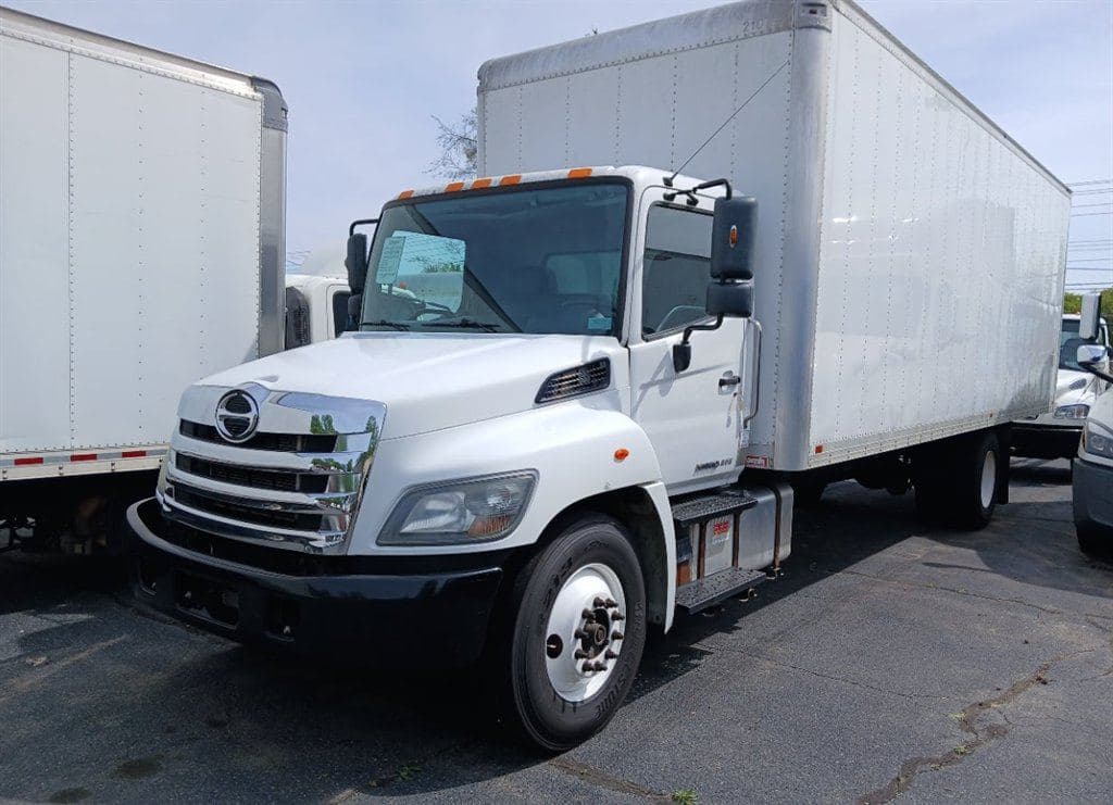 2019 Hino 268 image 3