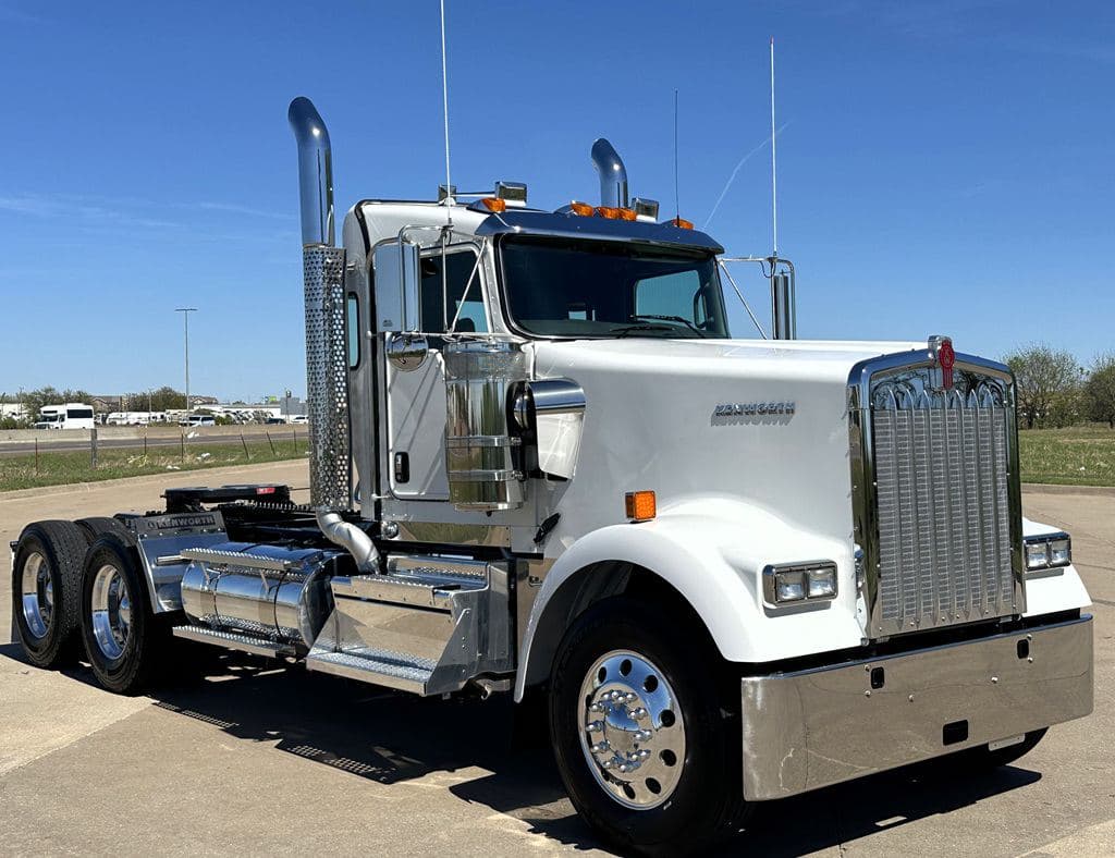 New 2027 KENWORTH W900L image 1