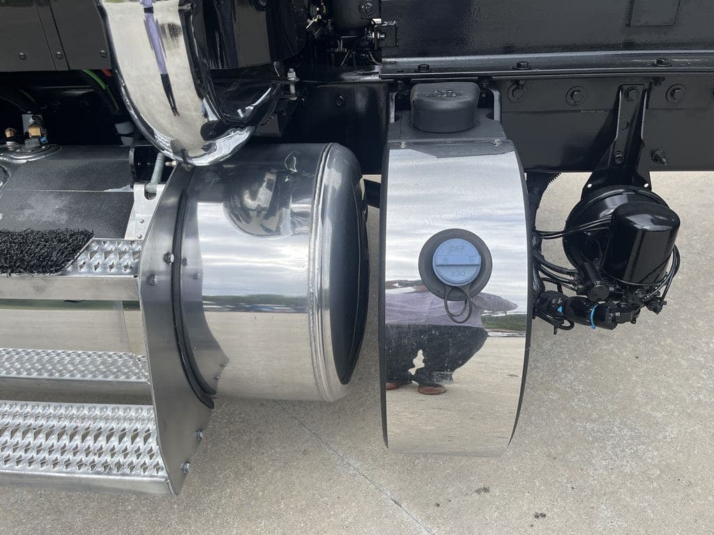 Used 2024 PETERBILT 389 image 20