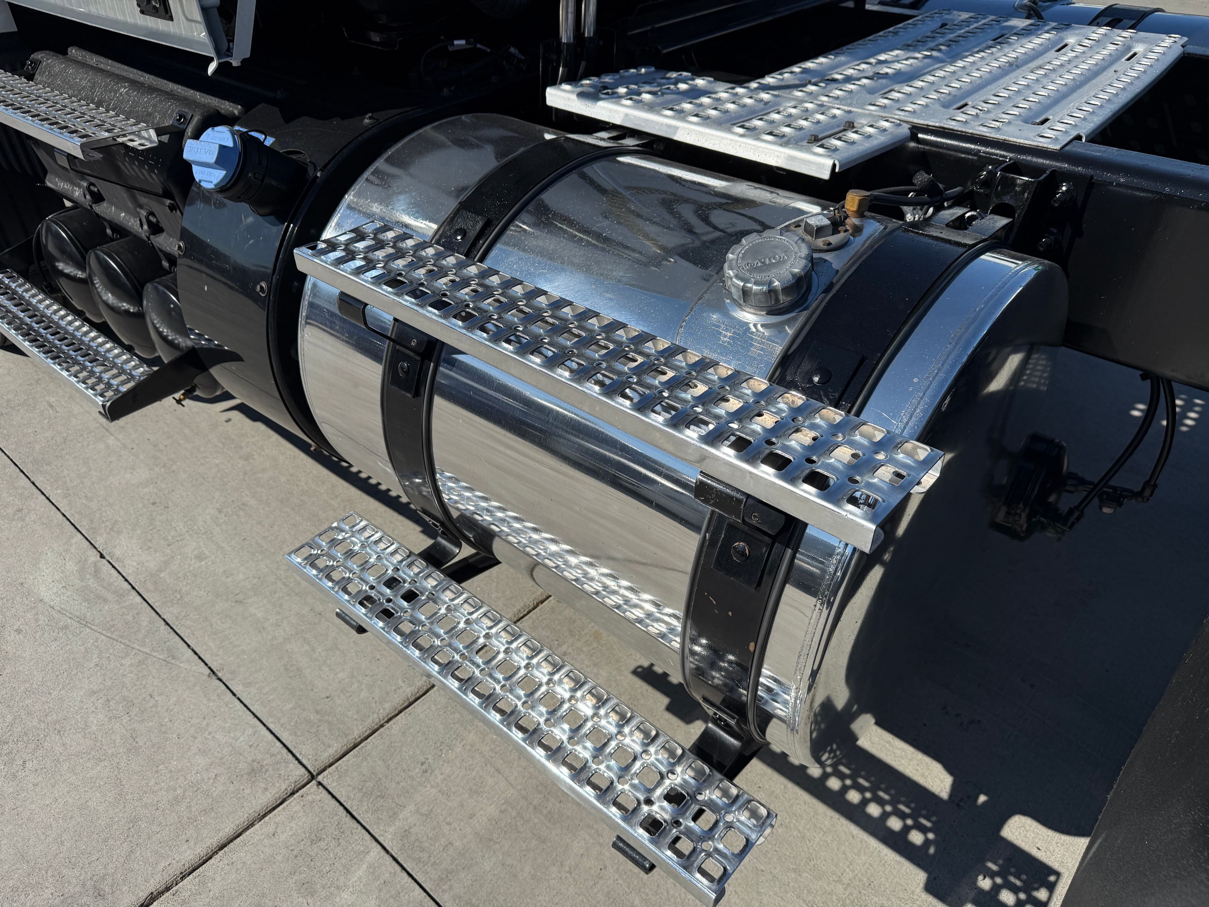 2019 Volvo VNL64T300 image 7