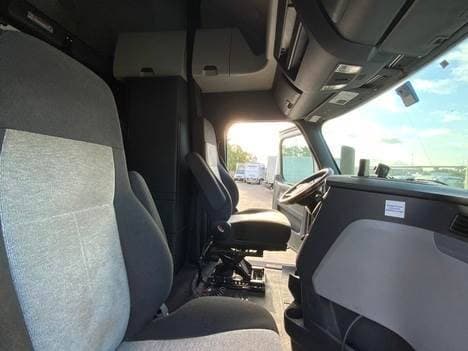 2020 Freightliner Cascadia image 6