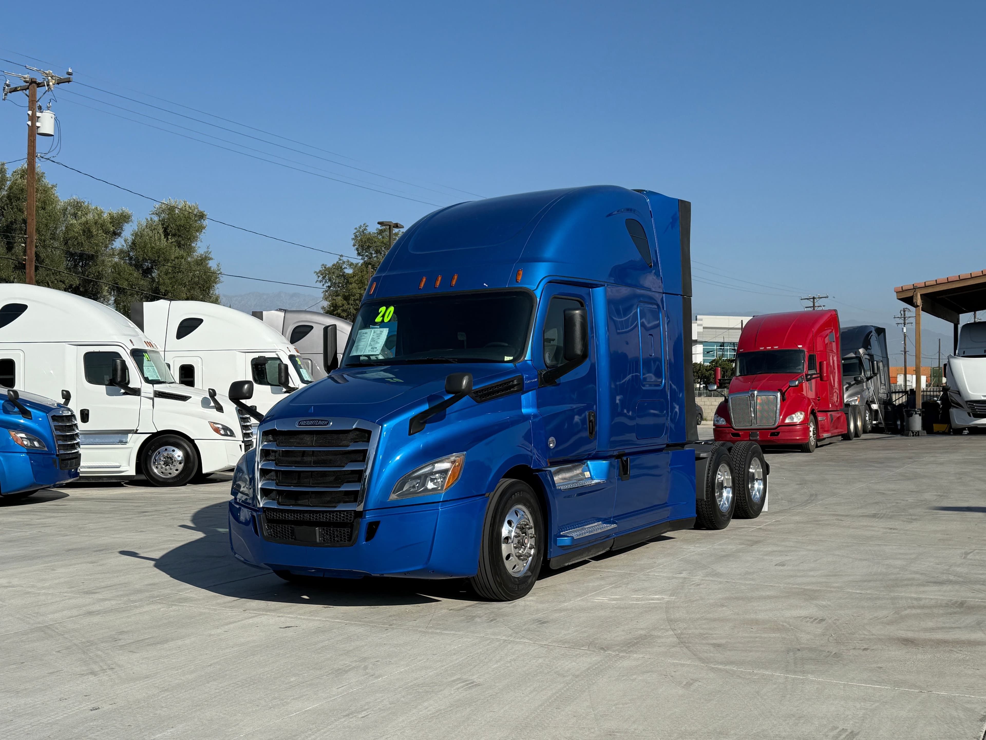2020 Freightliner Cascadia 126 image 1