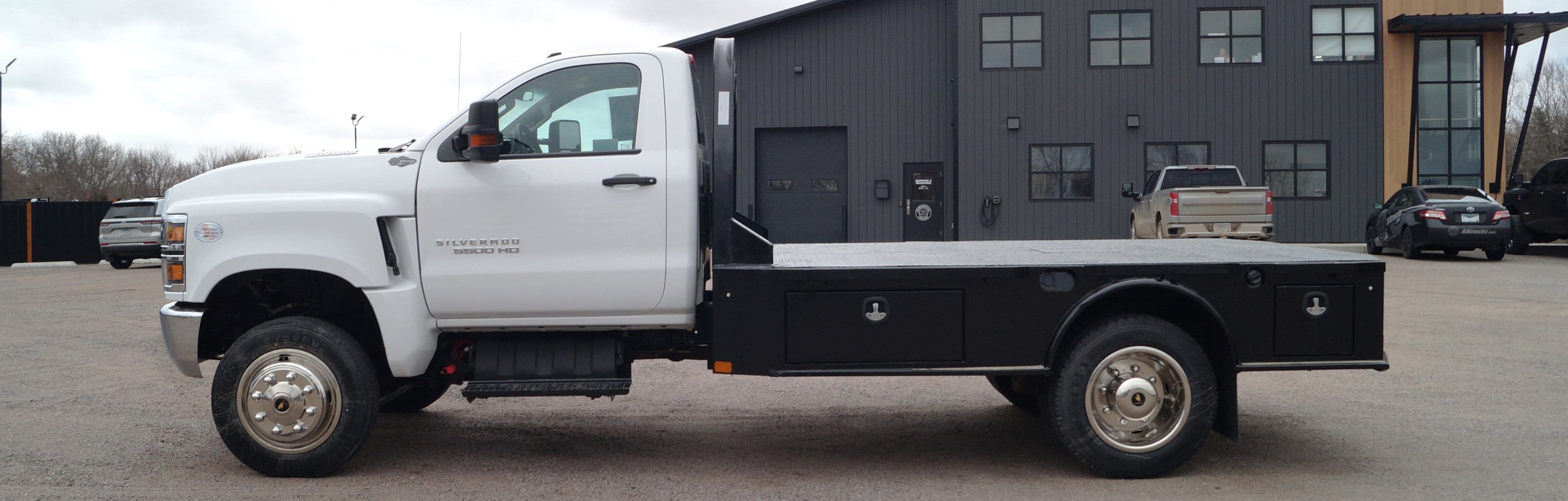 2022 Chevrolet Silverado 5500 - 11ft Flatbed - 4WD 6.6L V8 Duramax image 8