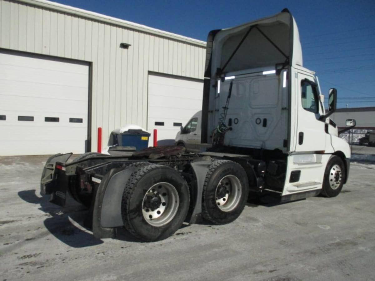 2022 Freightliner Cascadia 126 Day Cab Truck - 400HP, 12 Speed Automatic image 5