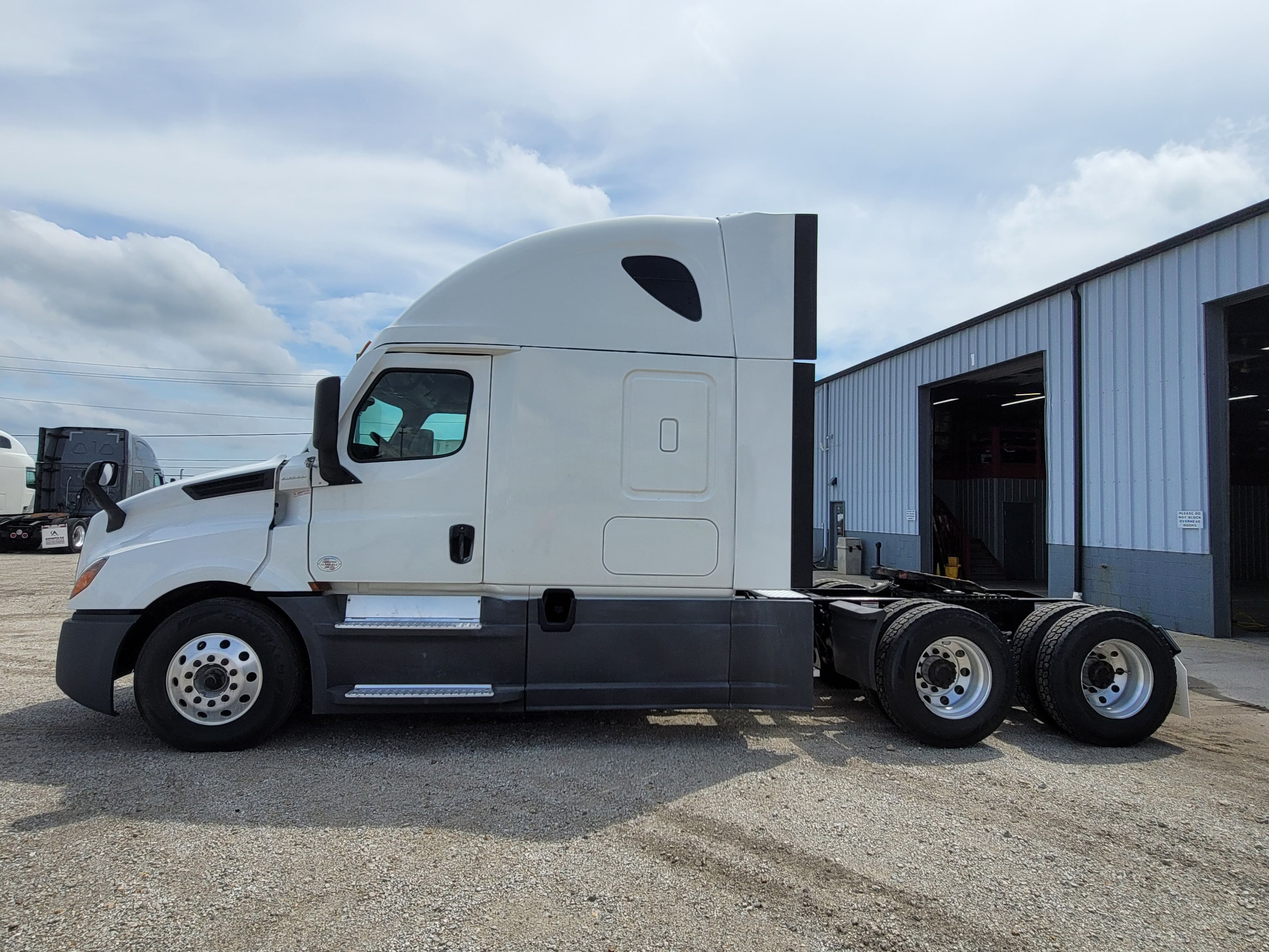 2022 Freightliner Cascadia 126 image 2