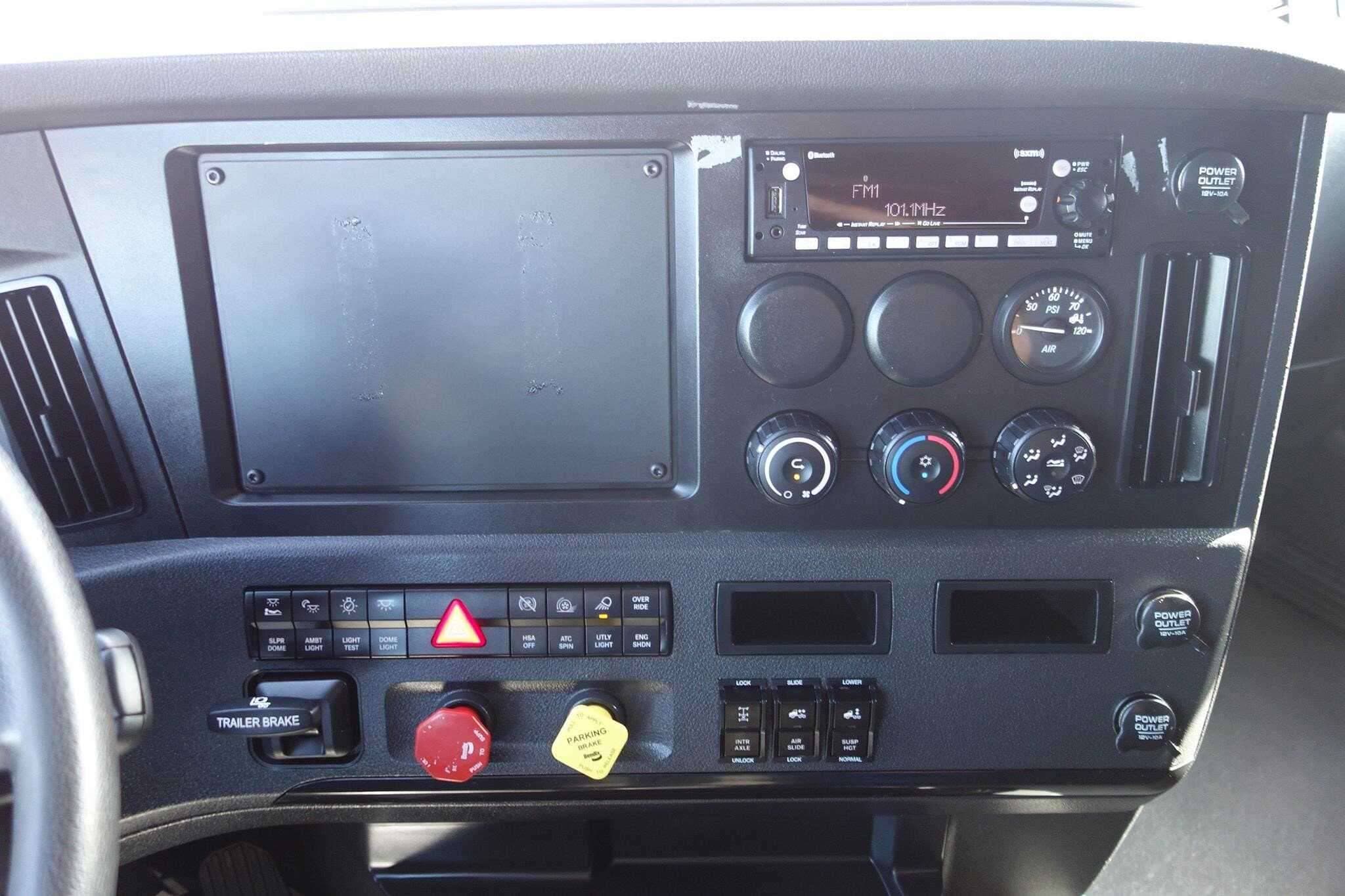 Used 2024 FREIGHTLINER CASCADIA 126 Conventional - Sleeper Truck image 5