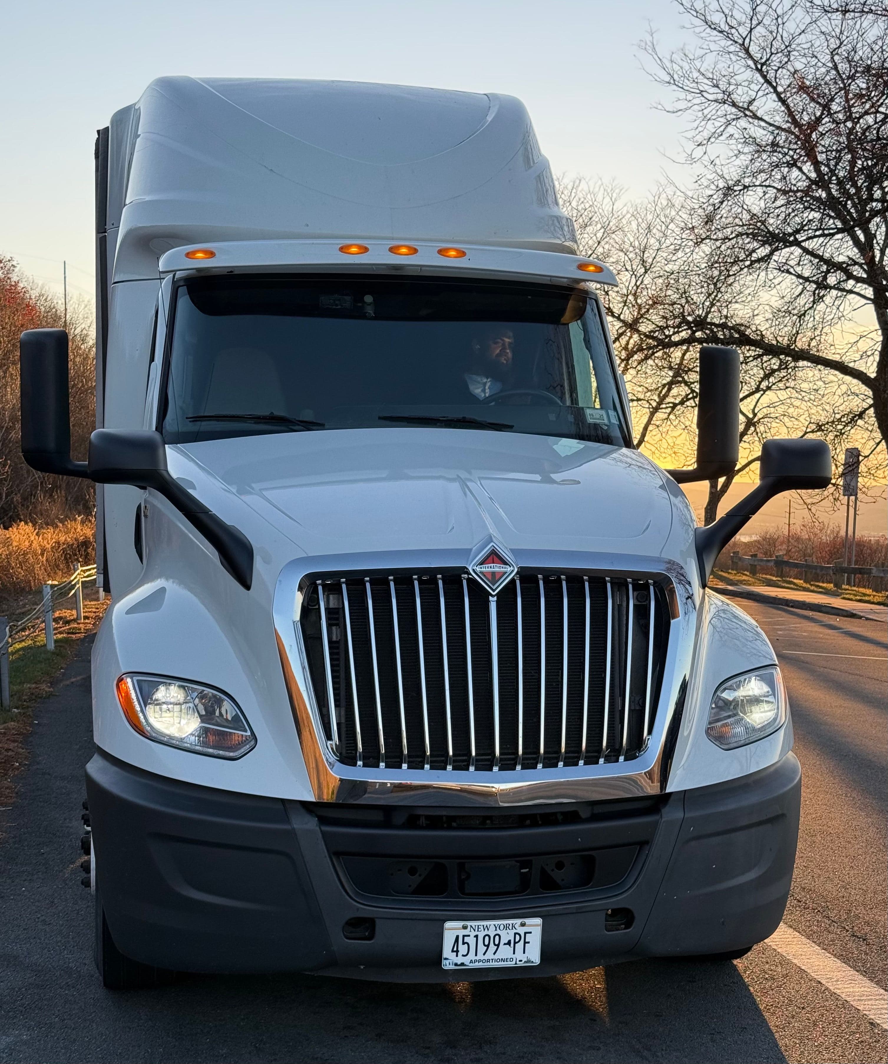 2019 International LT625 image 17