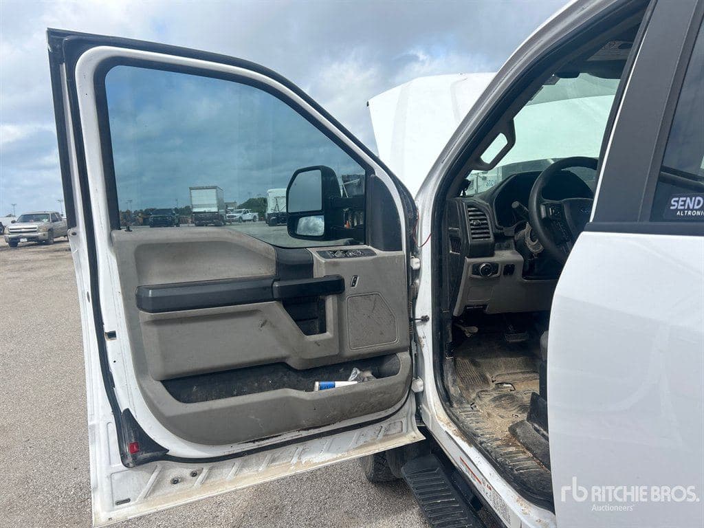 2018 Ford F550sd image 8