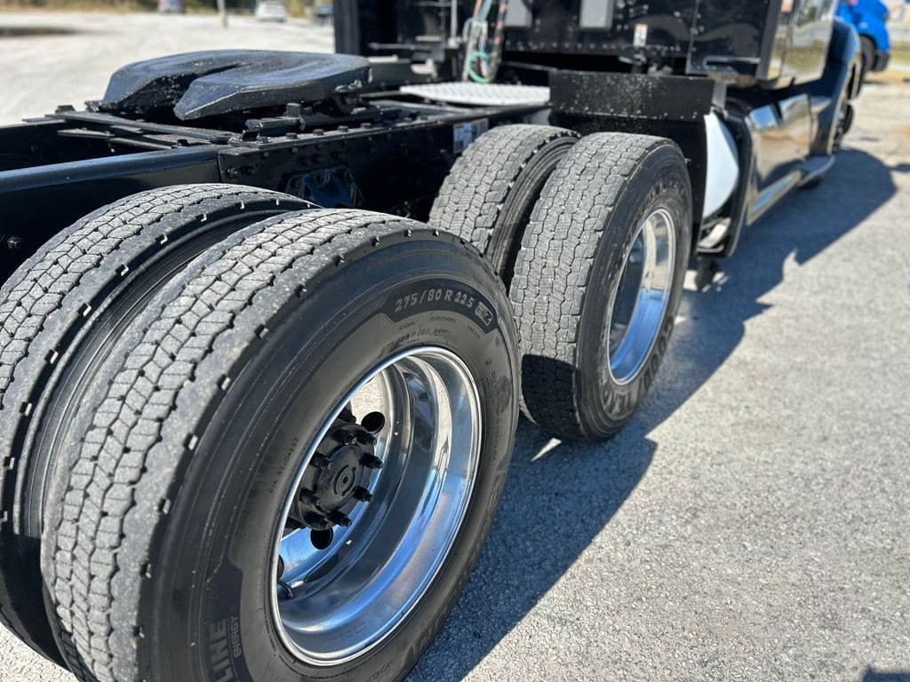 2021 Kenworth T680 image 12