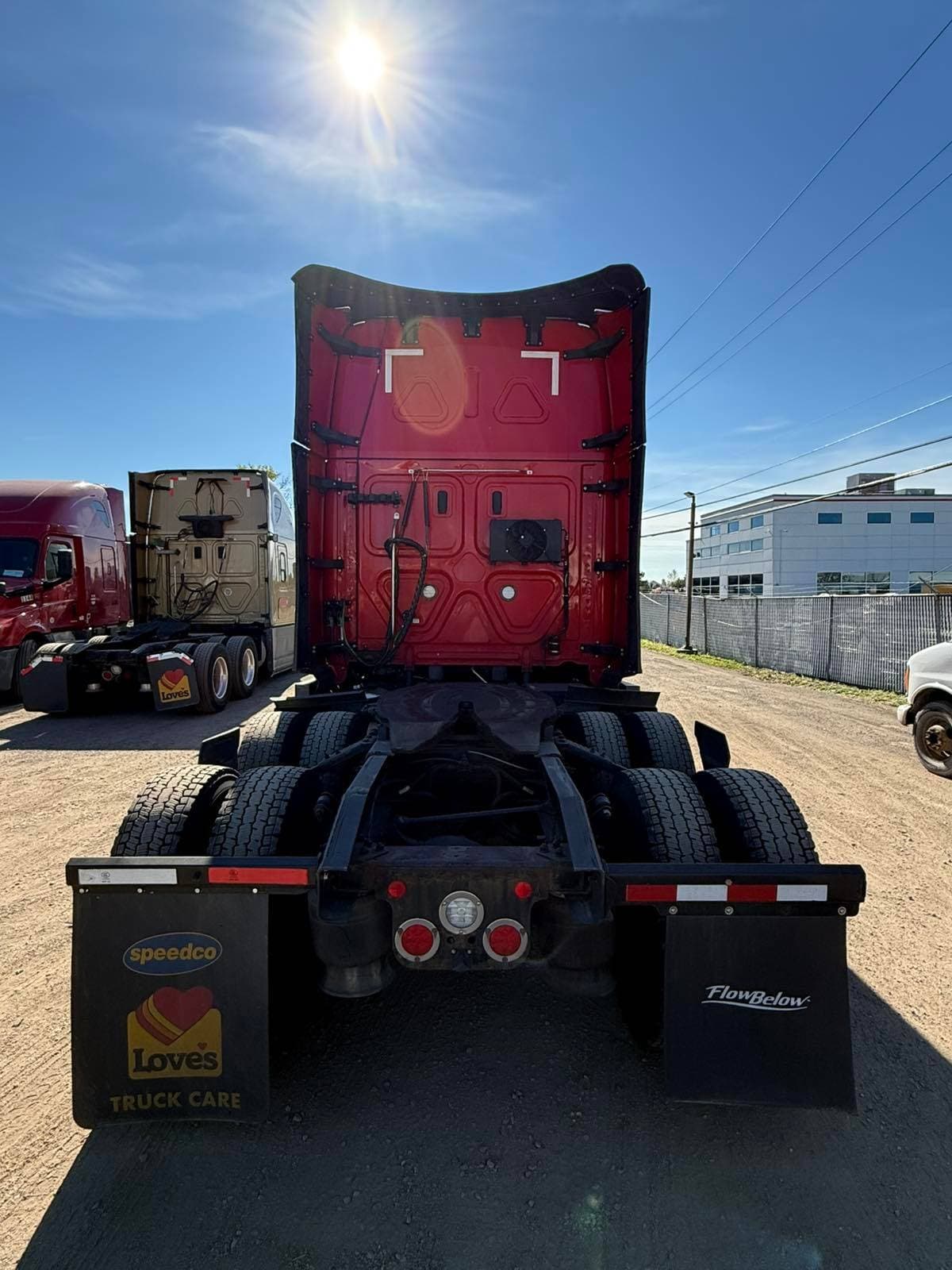 2022 Freightliner Cascadia image 6