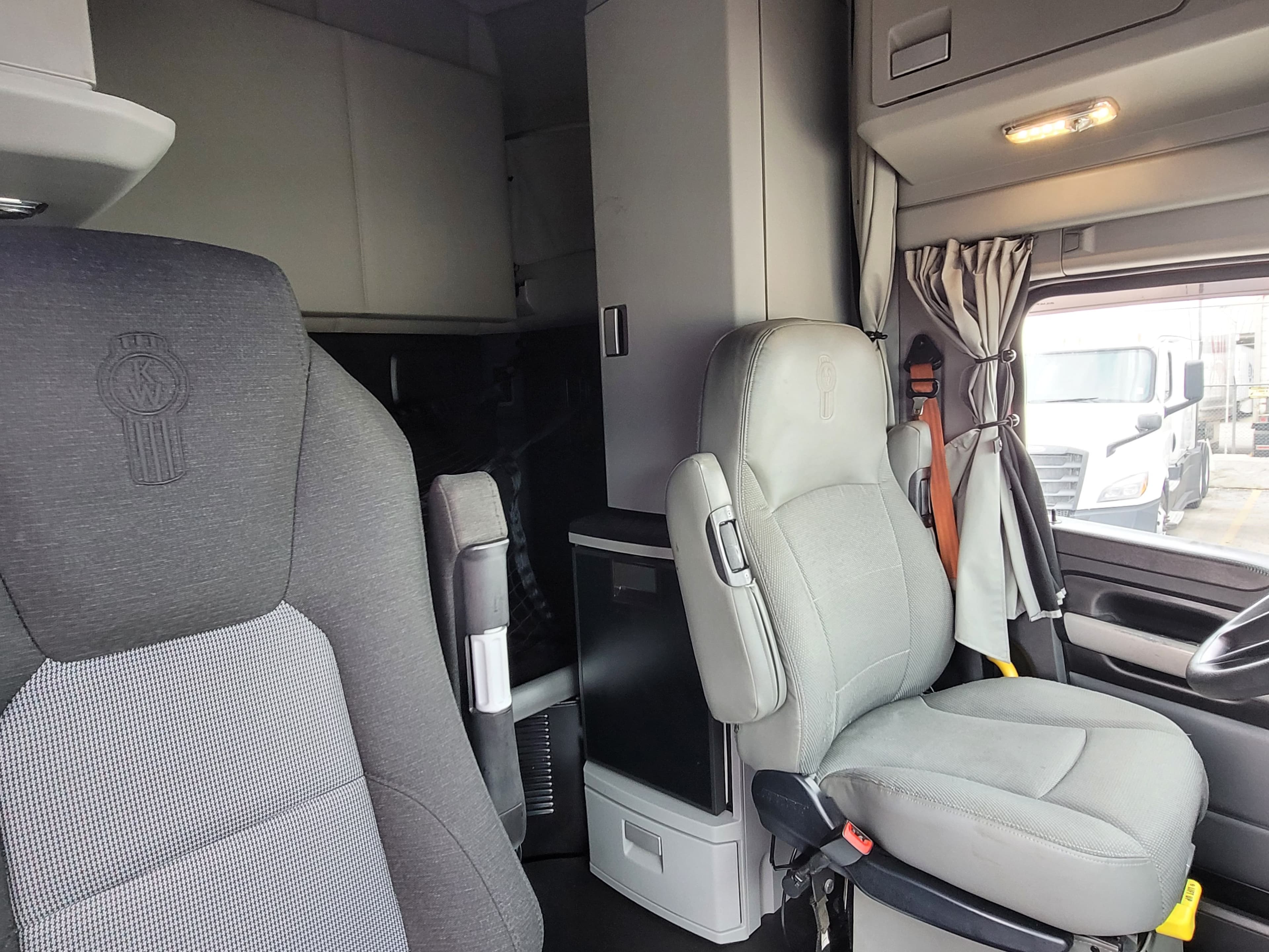 2023 Kenworth T680 image 9