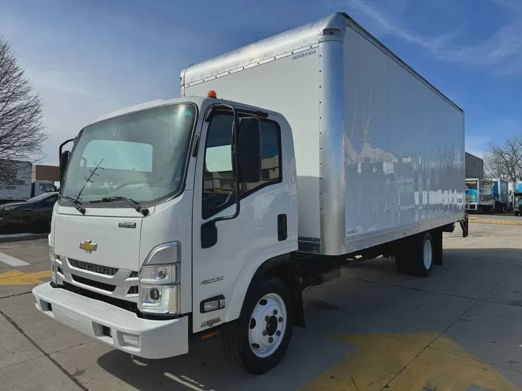 2022 Chevrolet 4500 image 2