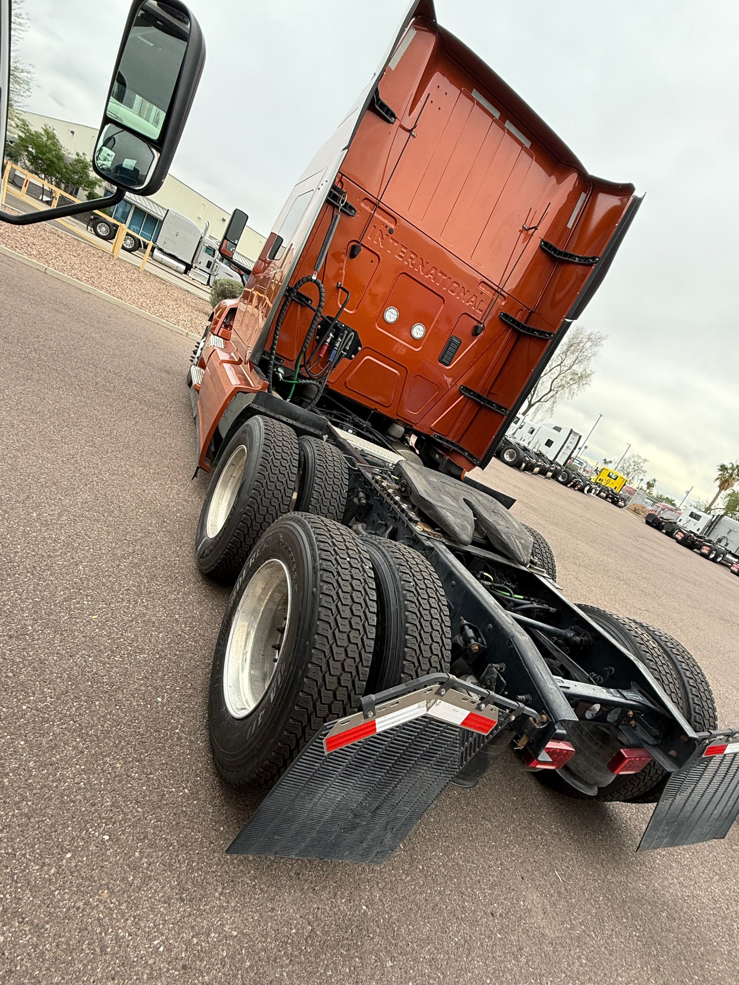 2022 International LT625 image 3