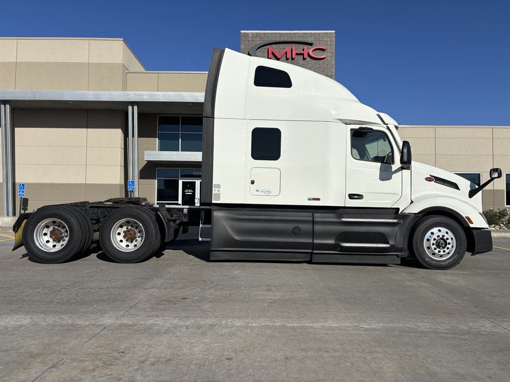 Used 2024 PETERBILT 579 image 16