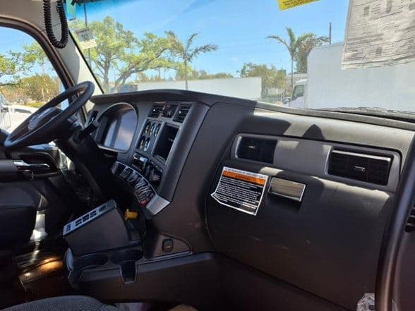 2025 Kenworth T880 image 21