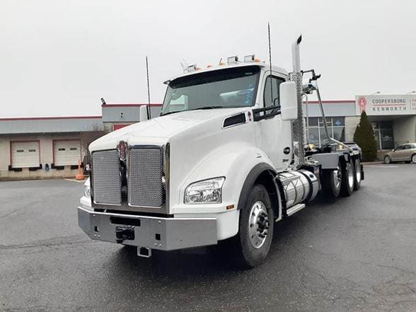 2024 Kenworth T880 image 1