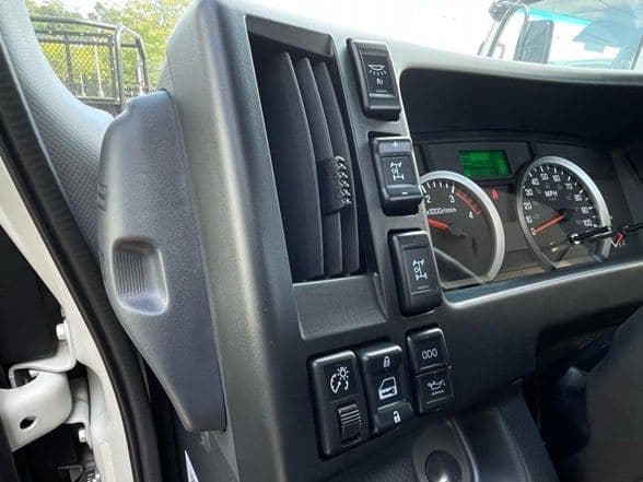 2025 Isuzu NRR image 13