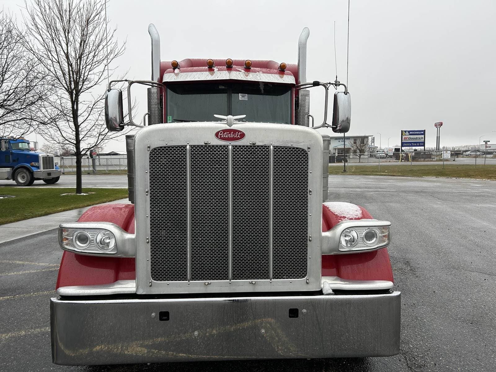 2023 Peterbilt 389 image 2