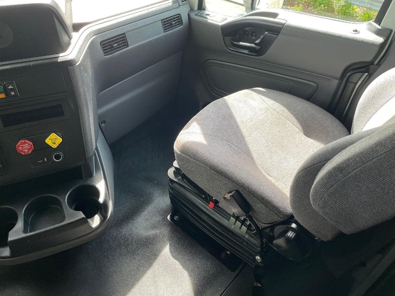 2019 International LT625 image 21