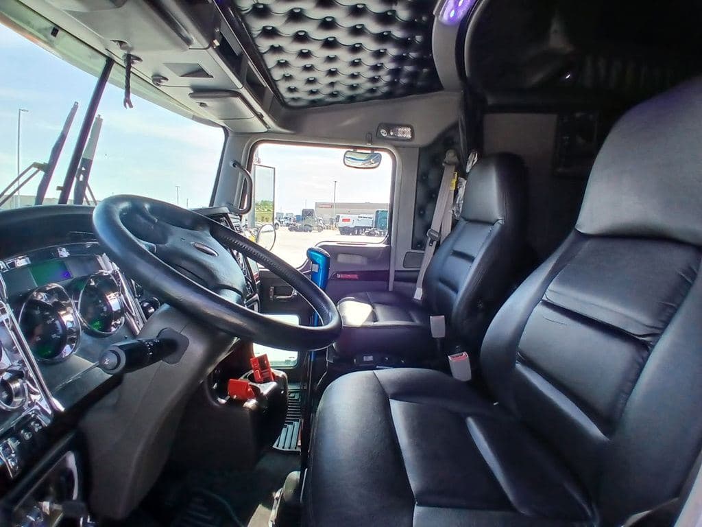 Used 2023 KENWORTH W900L image 21