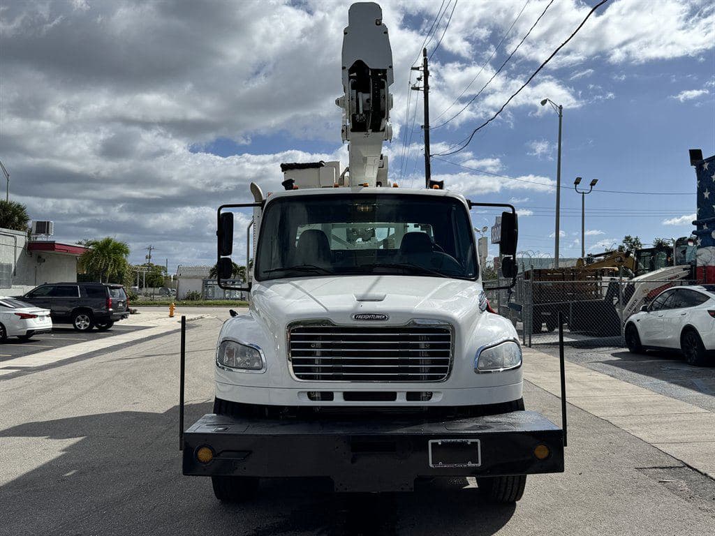 2015 Freightliner M2 106 image 2