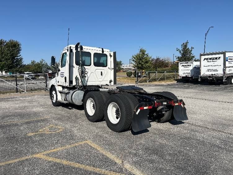 2021 Freightliner Cascadia image 10