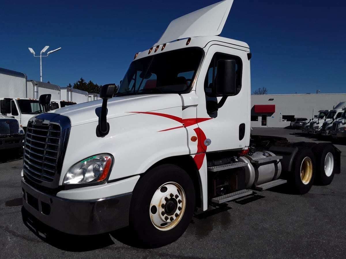 Used 2019 FREIGHTLINER Conventional - Day Cab - CASCADIA 125 For Sale image 3