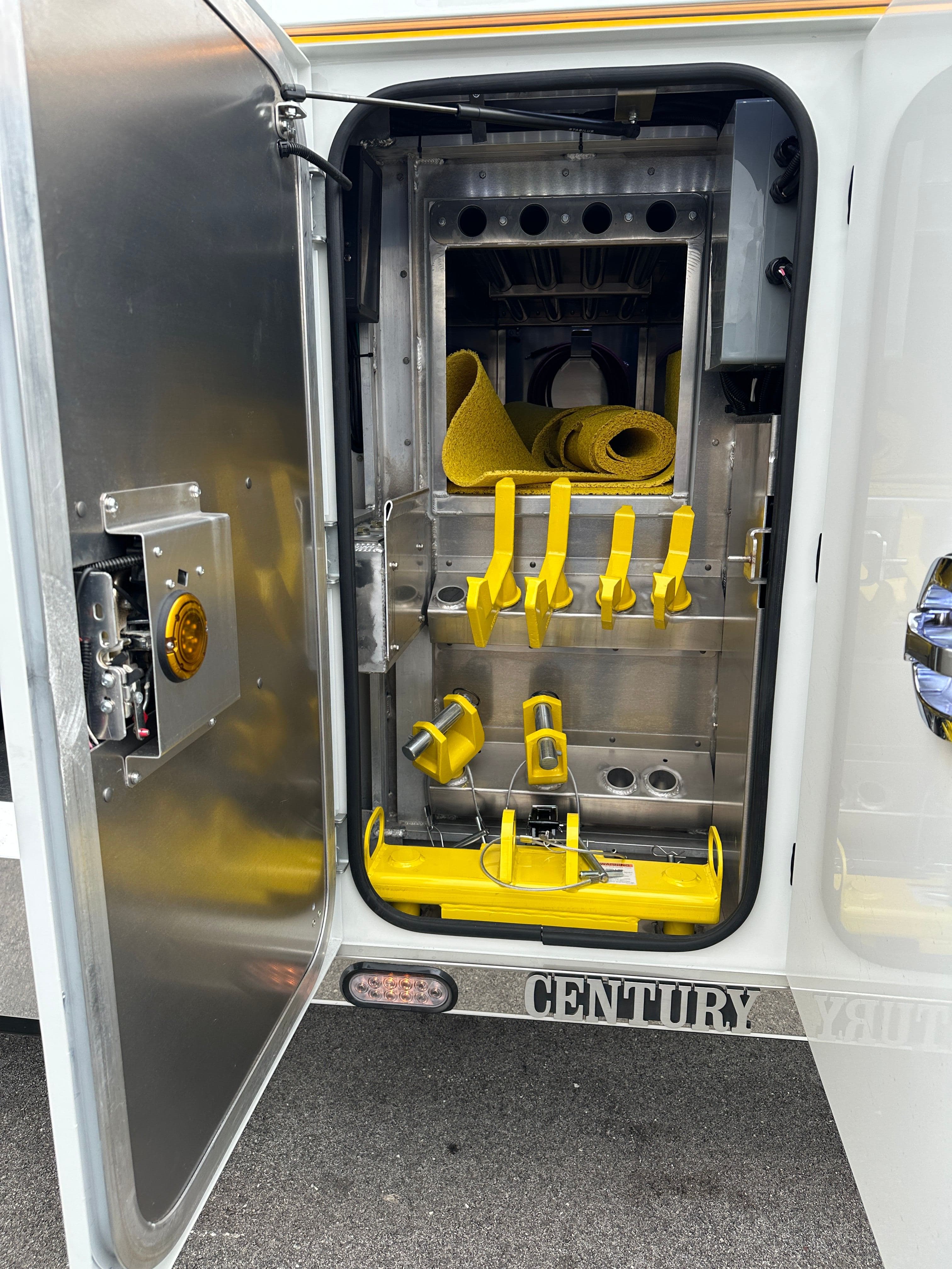 2025 Kenworth T880 with a Century 7035 image 8