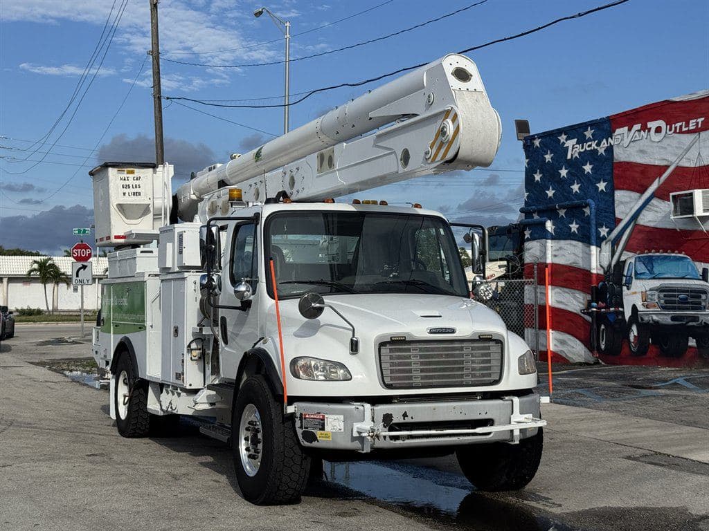 2018 Freightliner M2-106 image 1
