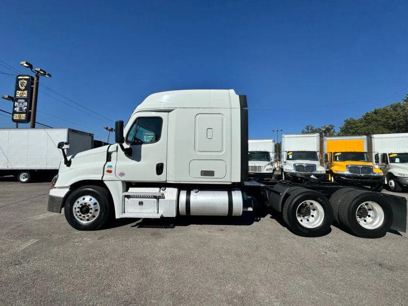 2016 Freightliner Cascadia image 8