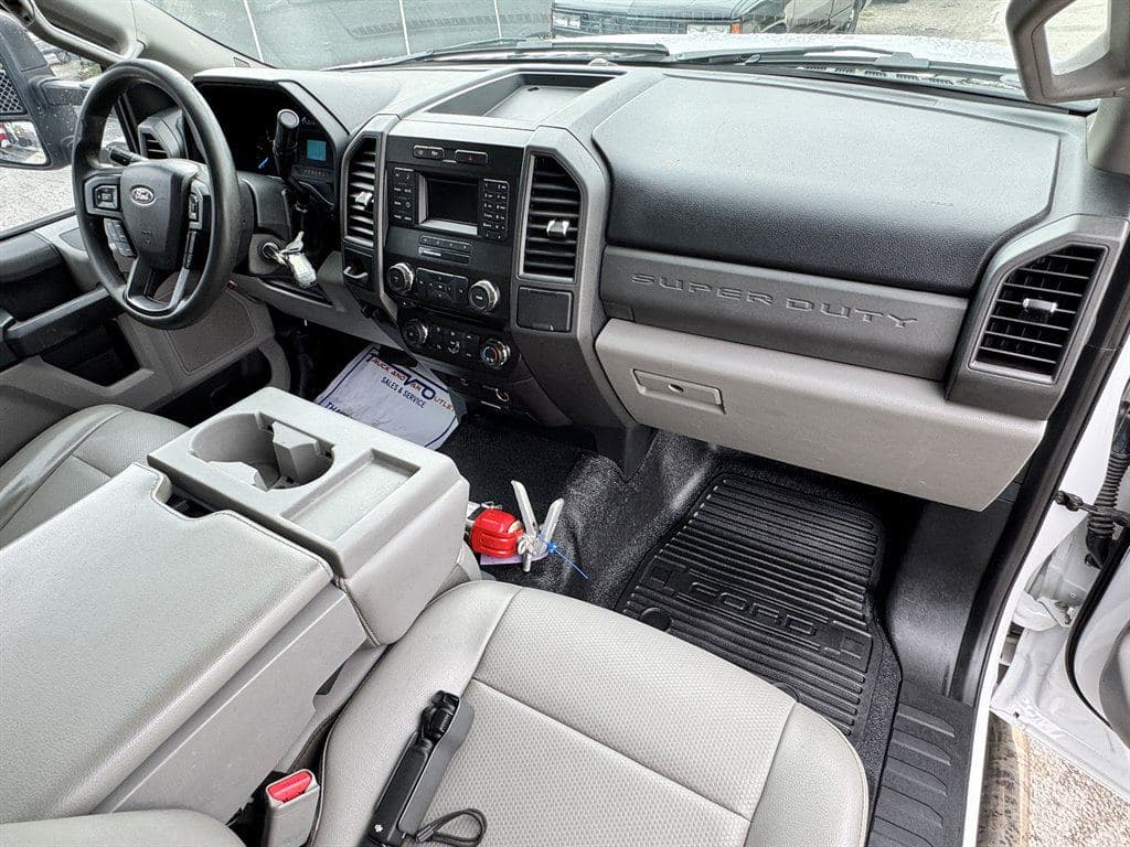 2017 Ford F550 image 57