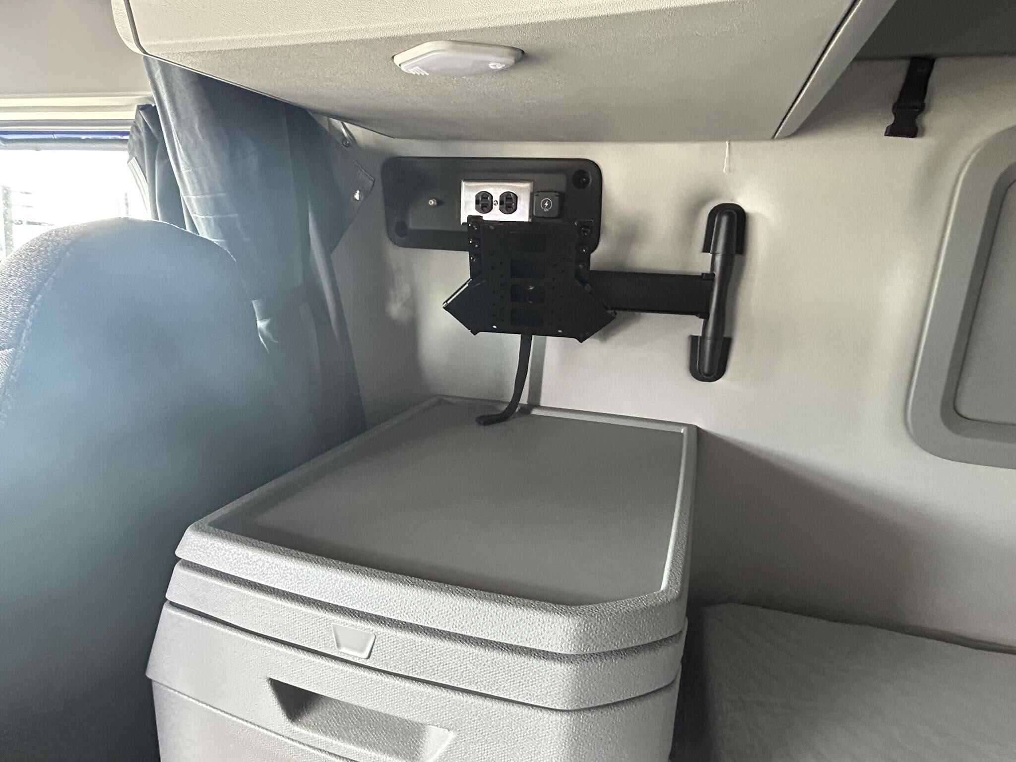 2025 Volvo NEW VNL image 3