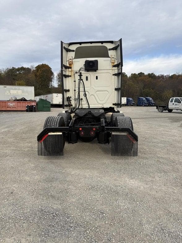 2021 Freightliner Cascadia 116 image 4