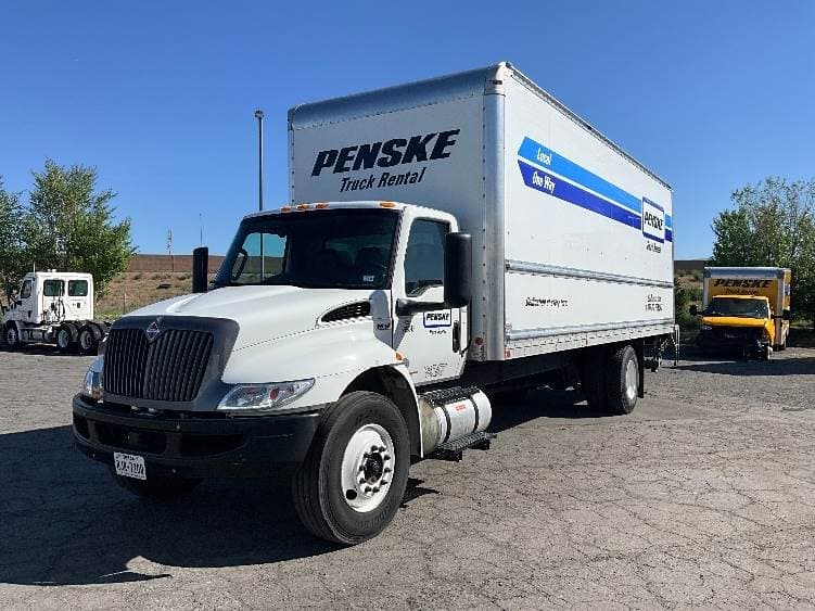 2022 International MV607 Box Truck - 220HP, 6 Speed Automatic, Roll up Door image 3