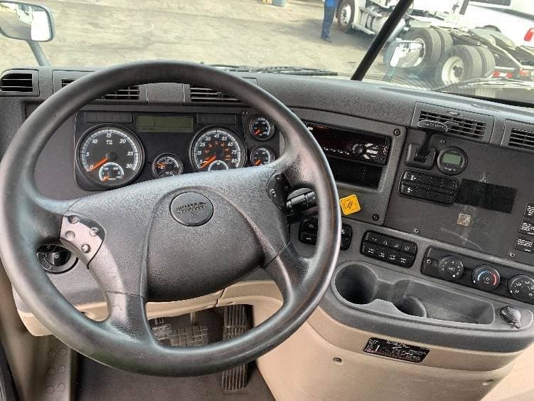 2018 Freightliner Cascadia image 6