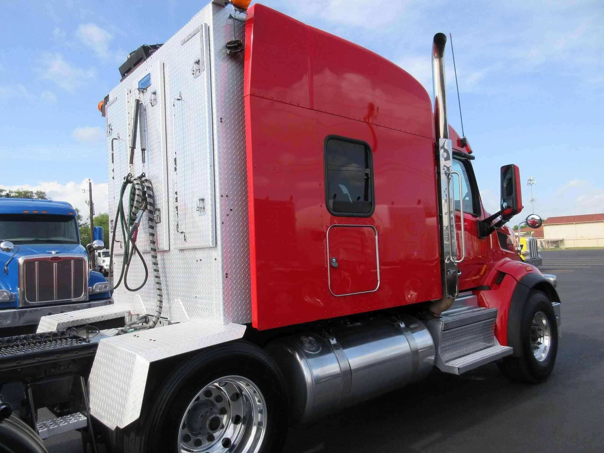2020 Peterbilt 567 image 23