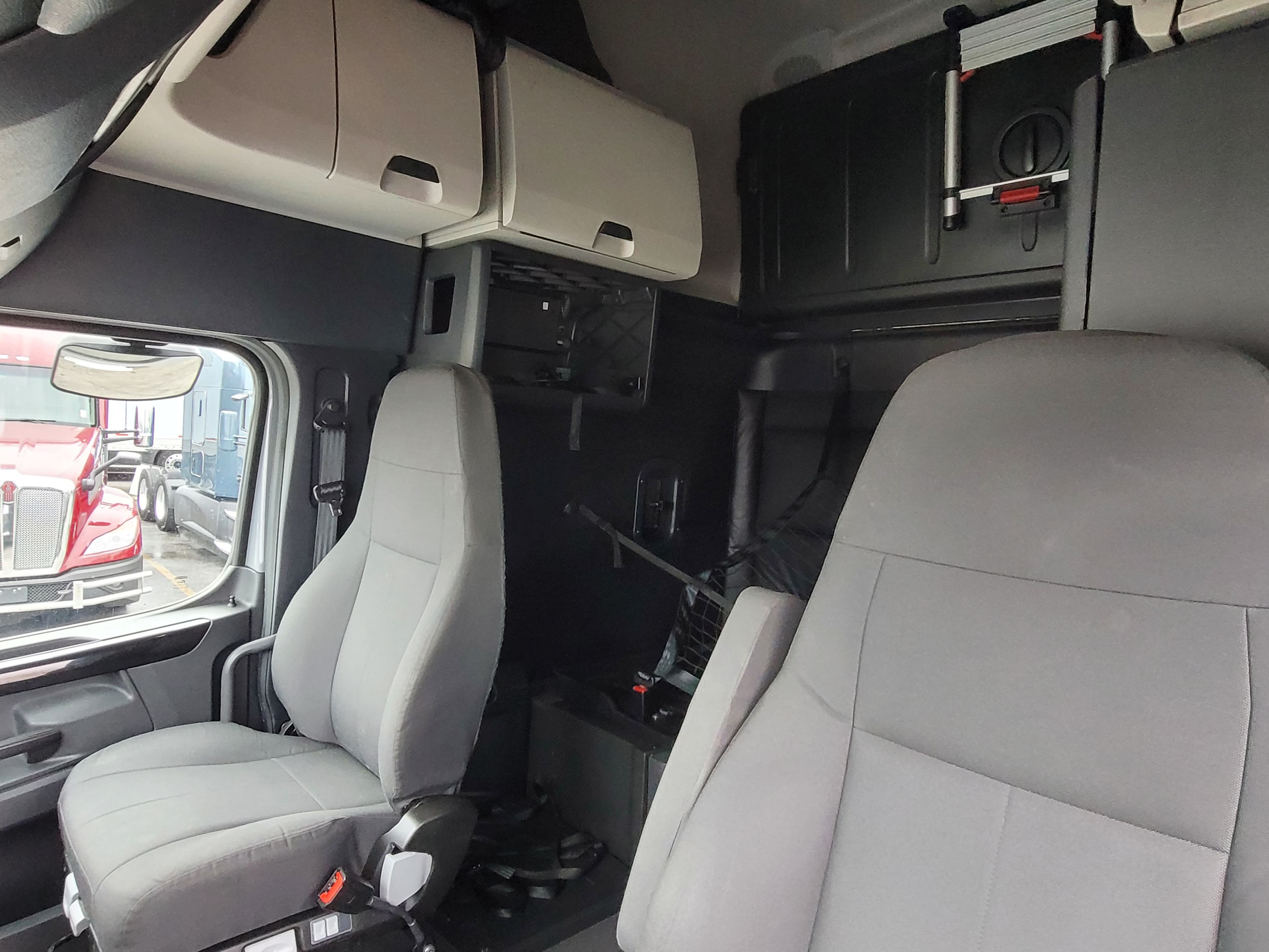 2023 Freightliner Cascadia 126 image 8