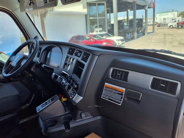 2026 Kenworth T880 image 15