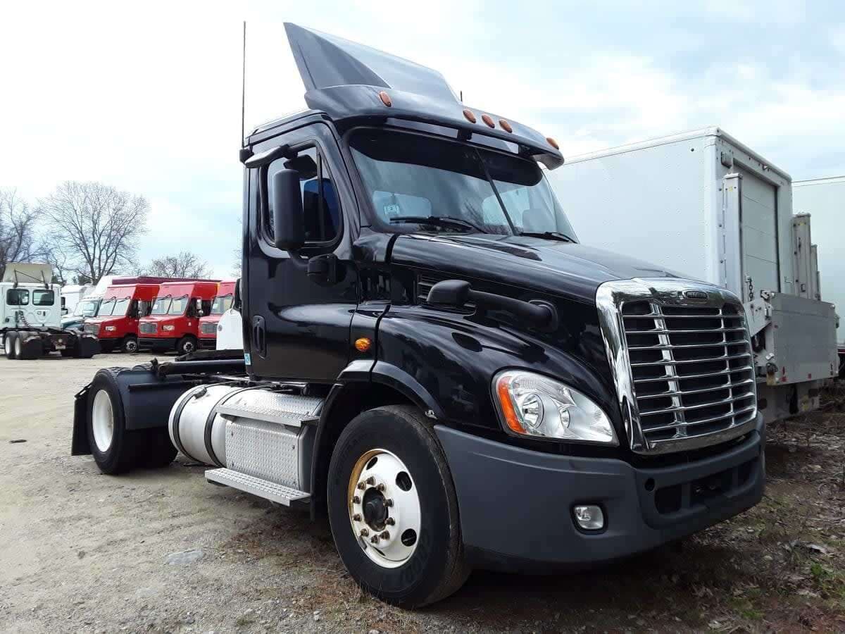 Used 2020 FREIGHTLINER Conventional - Day Cab - CASCADIA 113 For Sale image 2
