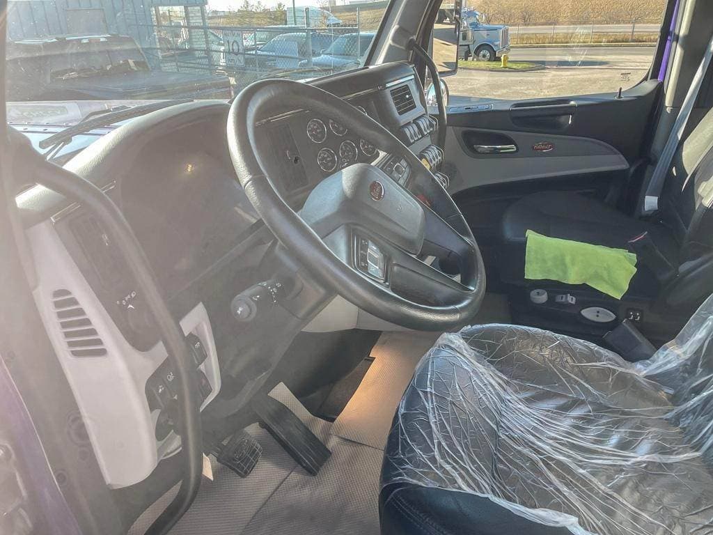 2025 Peterbilt 589 image 9