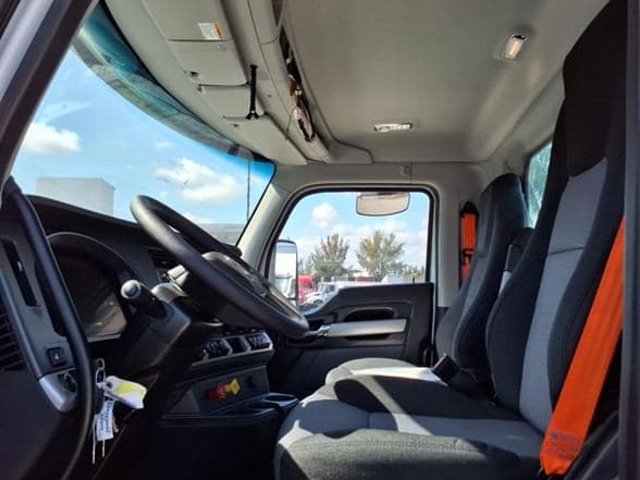 2025 Kenworth T880 image 11