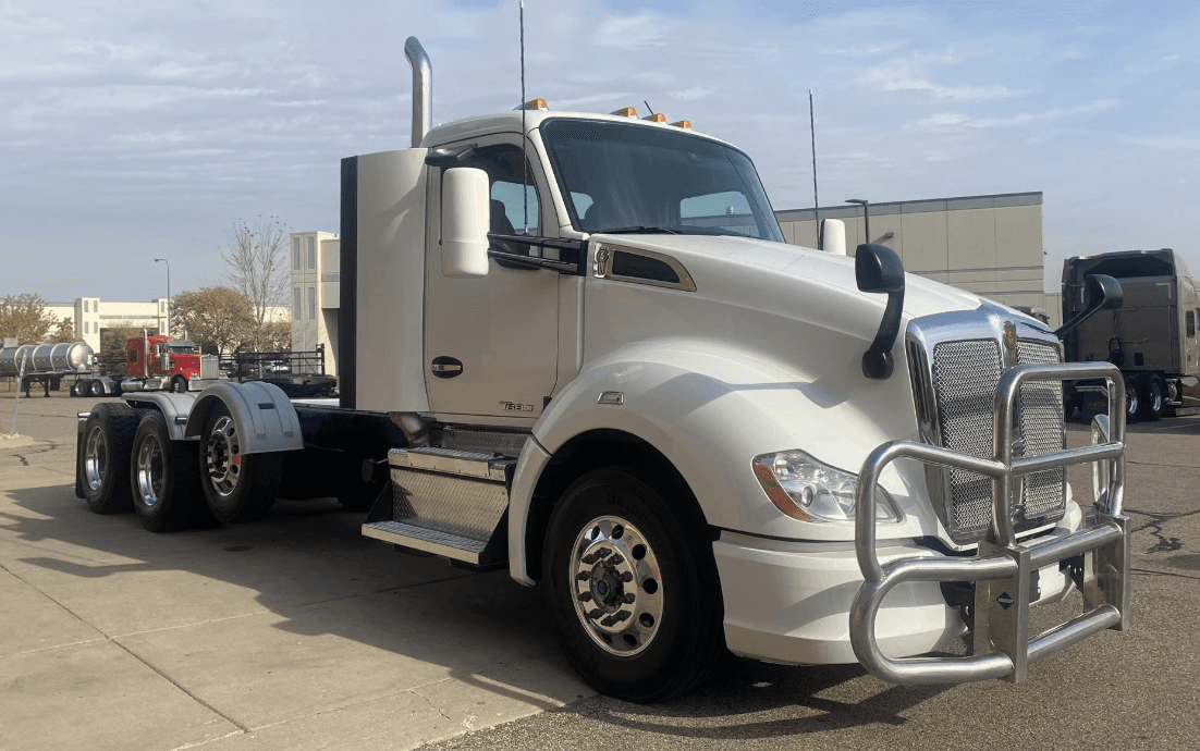 2021 Kenworth T680 image 2