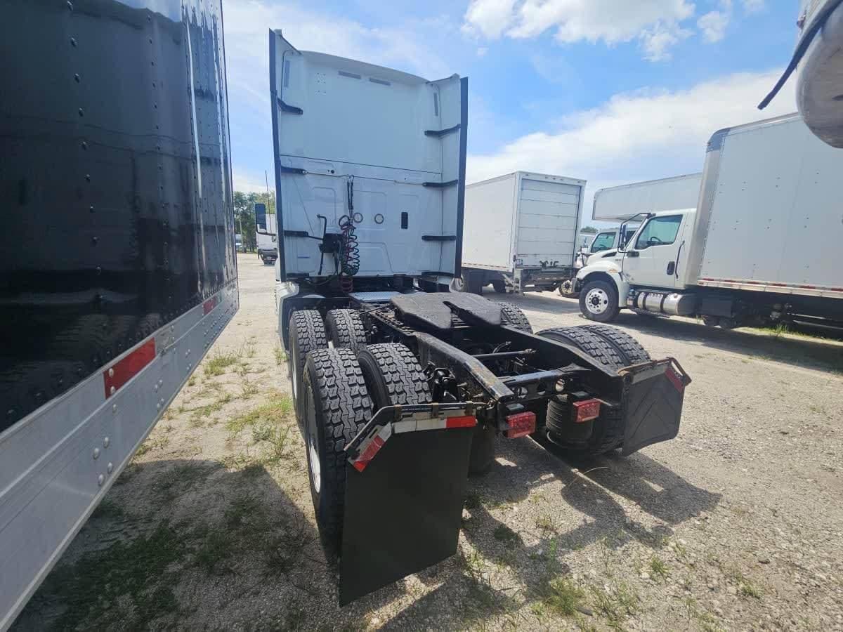 2018 International LT625 image 5