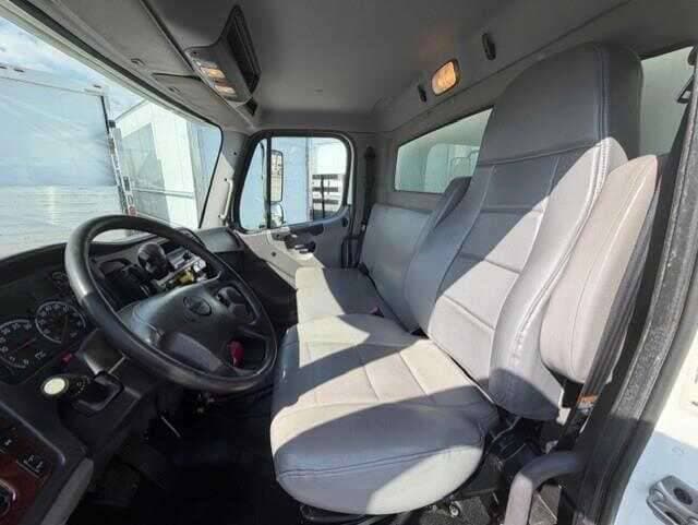 2019 Freightliner M2 image 8