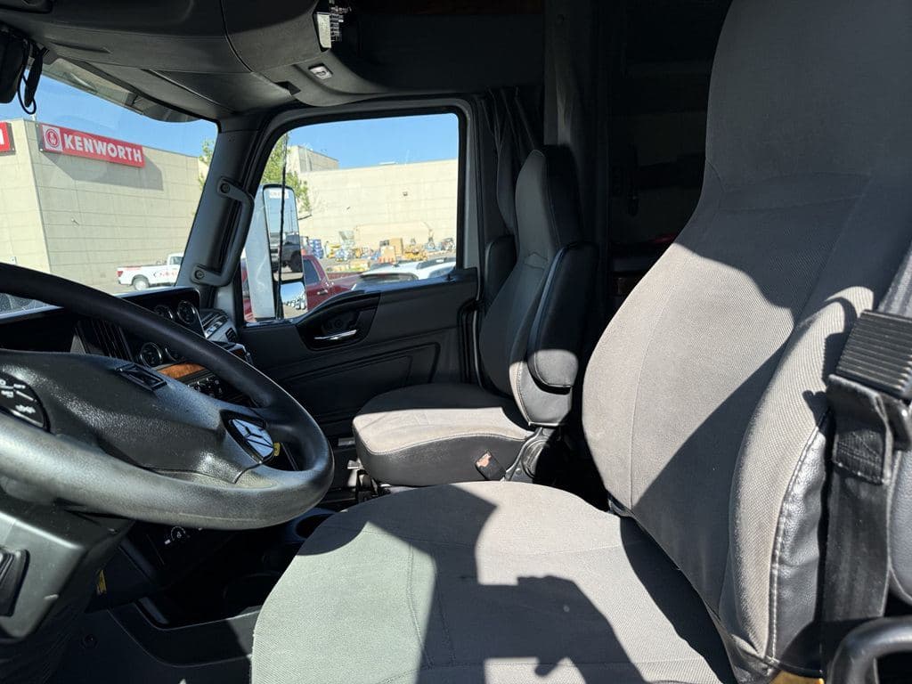 Used 2022 INTERNATIONAL LT625 image 28