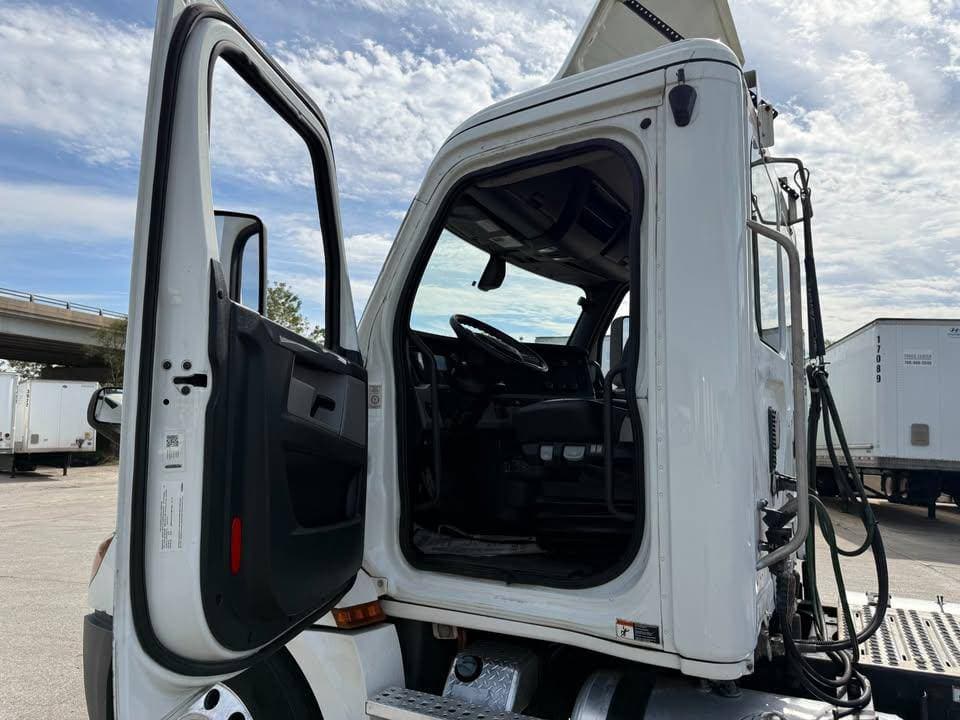 2018 Freightliner Cascadia image 5